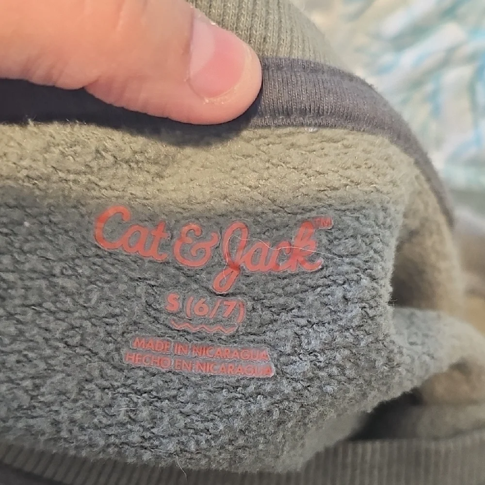 Cat & Jack (6/7) Green Camo Sweatshirt - Picture 2 of 2